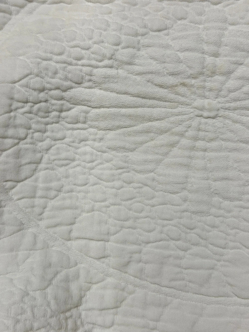 Pottery Barn Belgian Flax Linen Floral Stitch Coverlet White Queen 89x93 EUC
